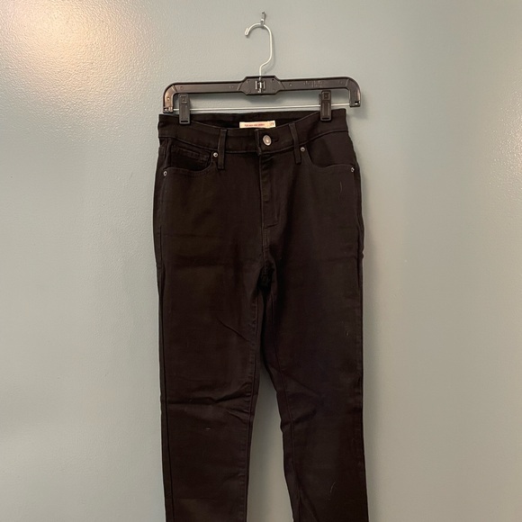 Black Levi’s Skinny Jeans - Picture 2 of 5